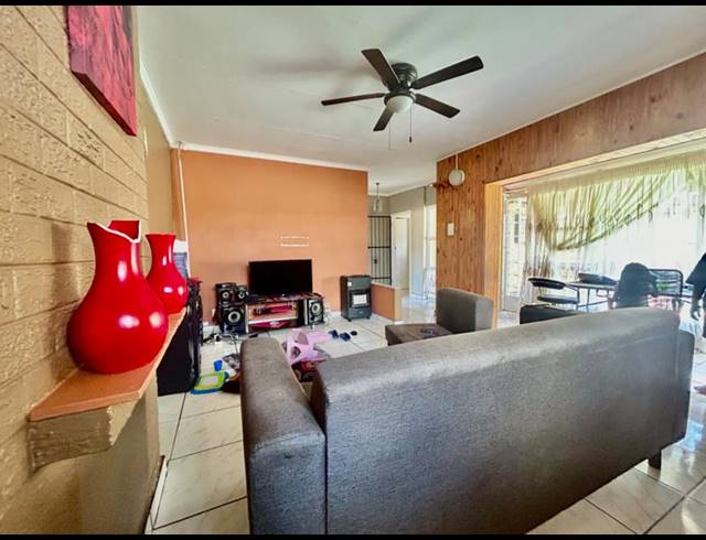 3 BEDROOM HOUSE FOR SALE IN VANDERBIJLPARK CE 2